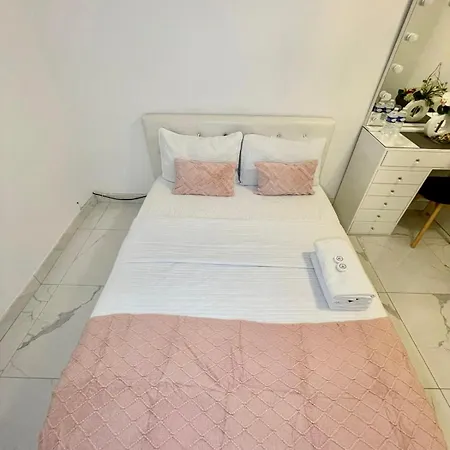 Agreable Chambre Menucourt Exterior photo