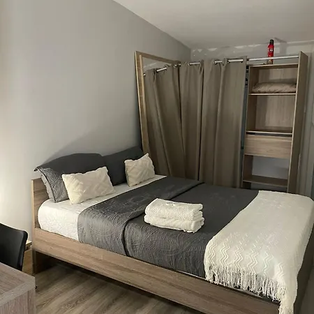 Agreable Chambre Menucourt Exterior photo