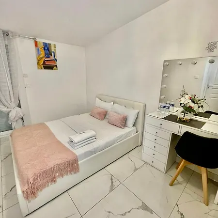 Agreable Chambre Menucourt Exterior photo