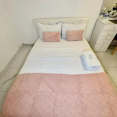 Agreable Chambre Menucourt Exterior photo
